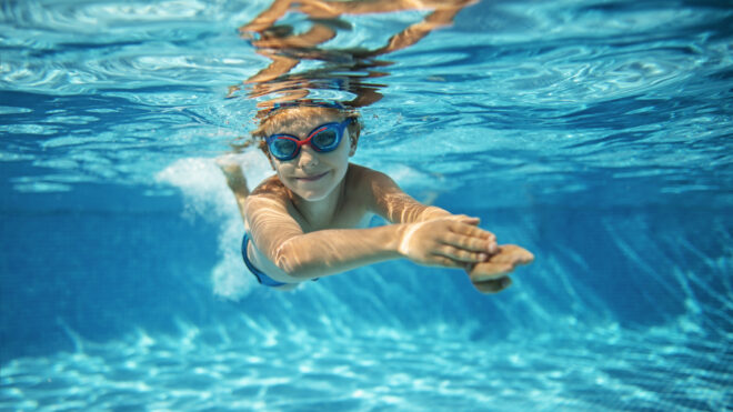 what age can a child swim independently
