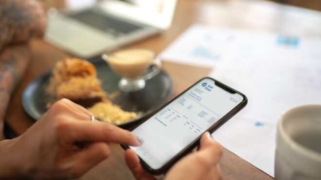 woman money account phone
